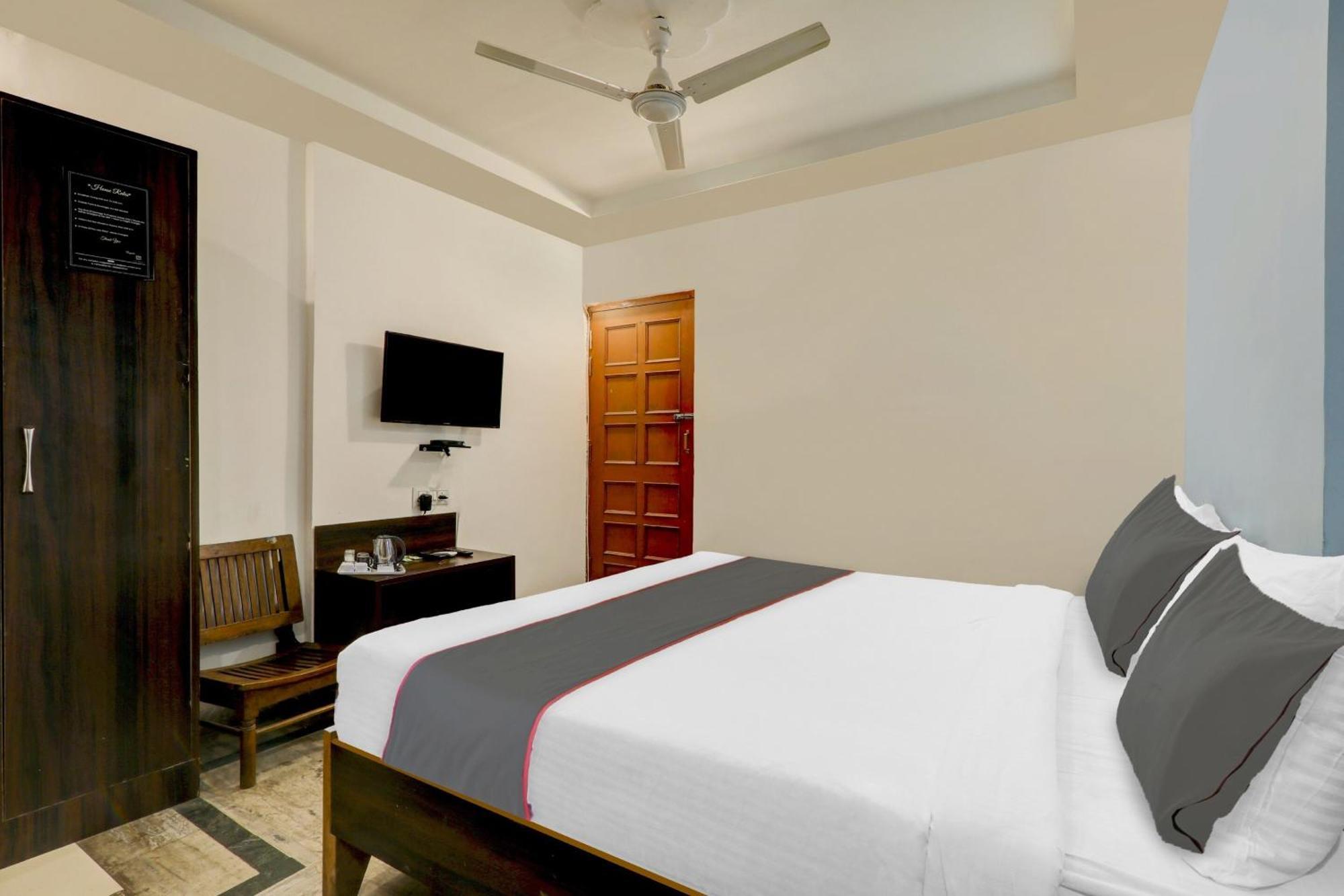 Collection O Premier Near Hazratganj Hotel Lucknow Bagian luar foto