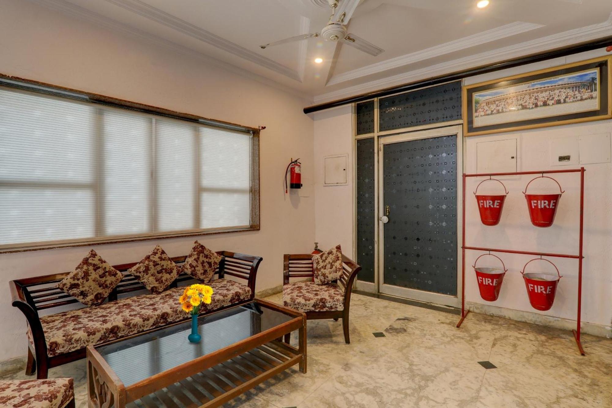 Collection O Premier Near Hazratganj Hotel Lucknow Bagian luar foto