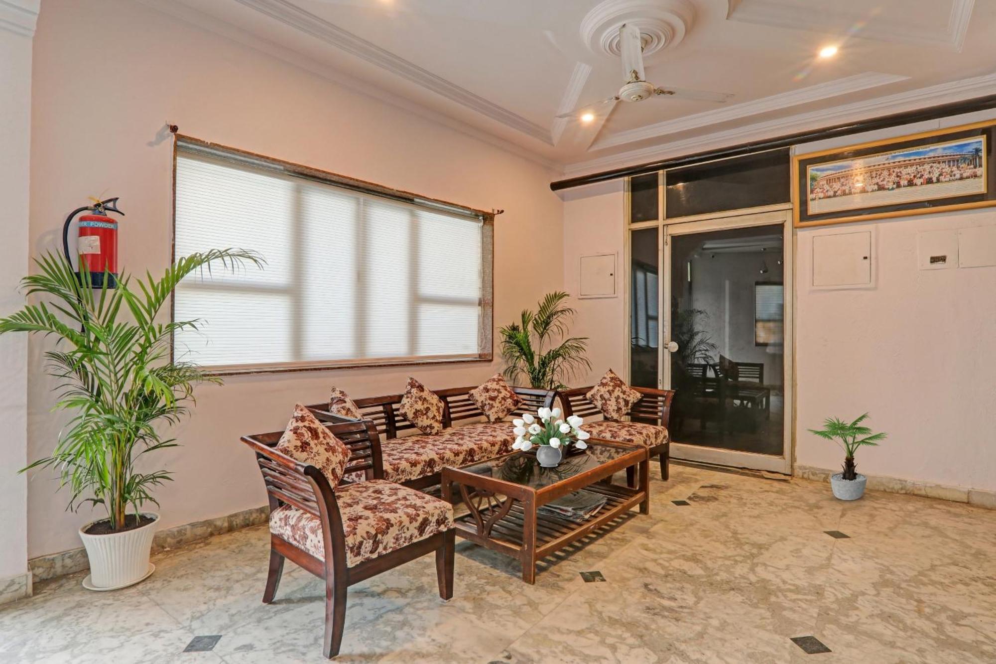 Collection O Premier Near Hazratganj Hotel Lucknow Bagian luar foto